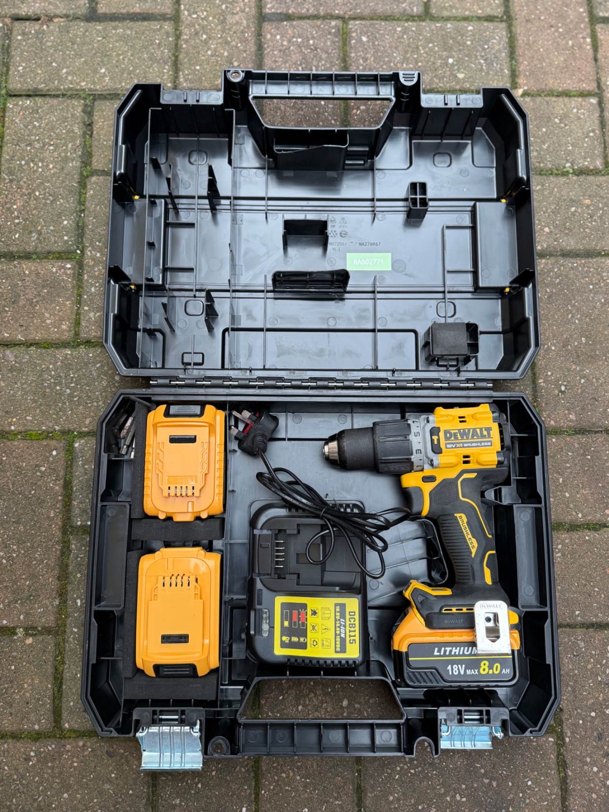 DeWALT 18V XR Brushless Cordless Drill Set – 3 Batteries
