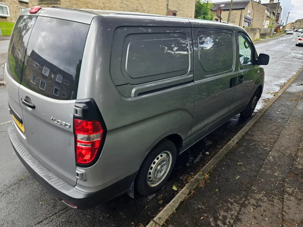 Hyundai iload 2.5 crdi panel van 6-gears manual